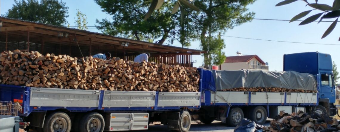 υπολογισμός ξύλων για χειμώνα, πόσα ξύλα χρειάζομαι, κατανάλωση ξύλου τζάκι, κατανάλωση ξύλου σόμπα, ξύλα για θέρμανση, καλύτερα ξύλα για τζάκι, δρυς ξύλο θέρμανσης, ελιά ξύλο θέρμανσης, οξιά ξύλο θέρμανσης, πόσο πέλετ χρειάζομαι, κατανάλωση πέλετ, αγορά ξύλων, παραγγελία ξύλων, αποθήκευση ξύλων, στεγνά ξύλα, υγρασία ξύλου, ενεργειακό τζάκι κατανάλωση, ανοιχτό τζάκι κατανάλωση, ξύλα Agrowood, οδηγός θέρμανσης ξύλου