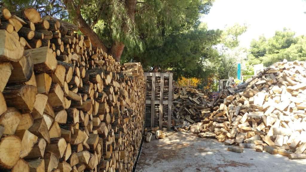Καυσόξυλα Βόρεια Προάστια στην αυλή της Agrowood